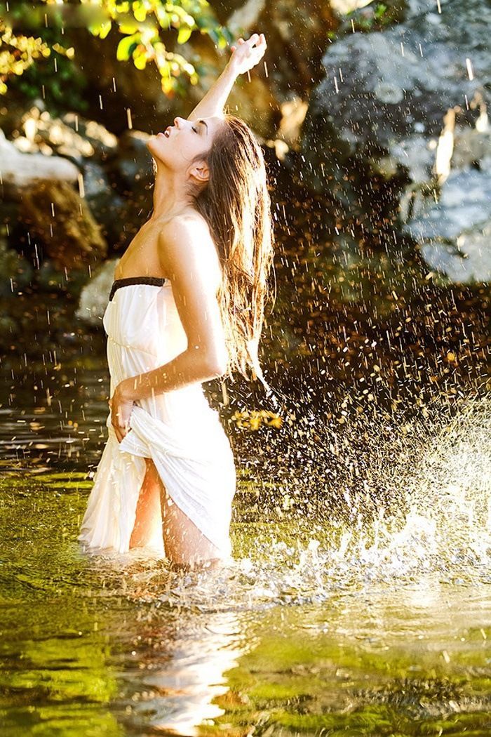 Marie Avgeropoulos in Ensenada