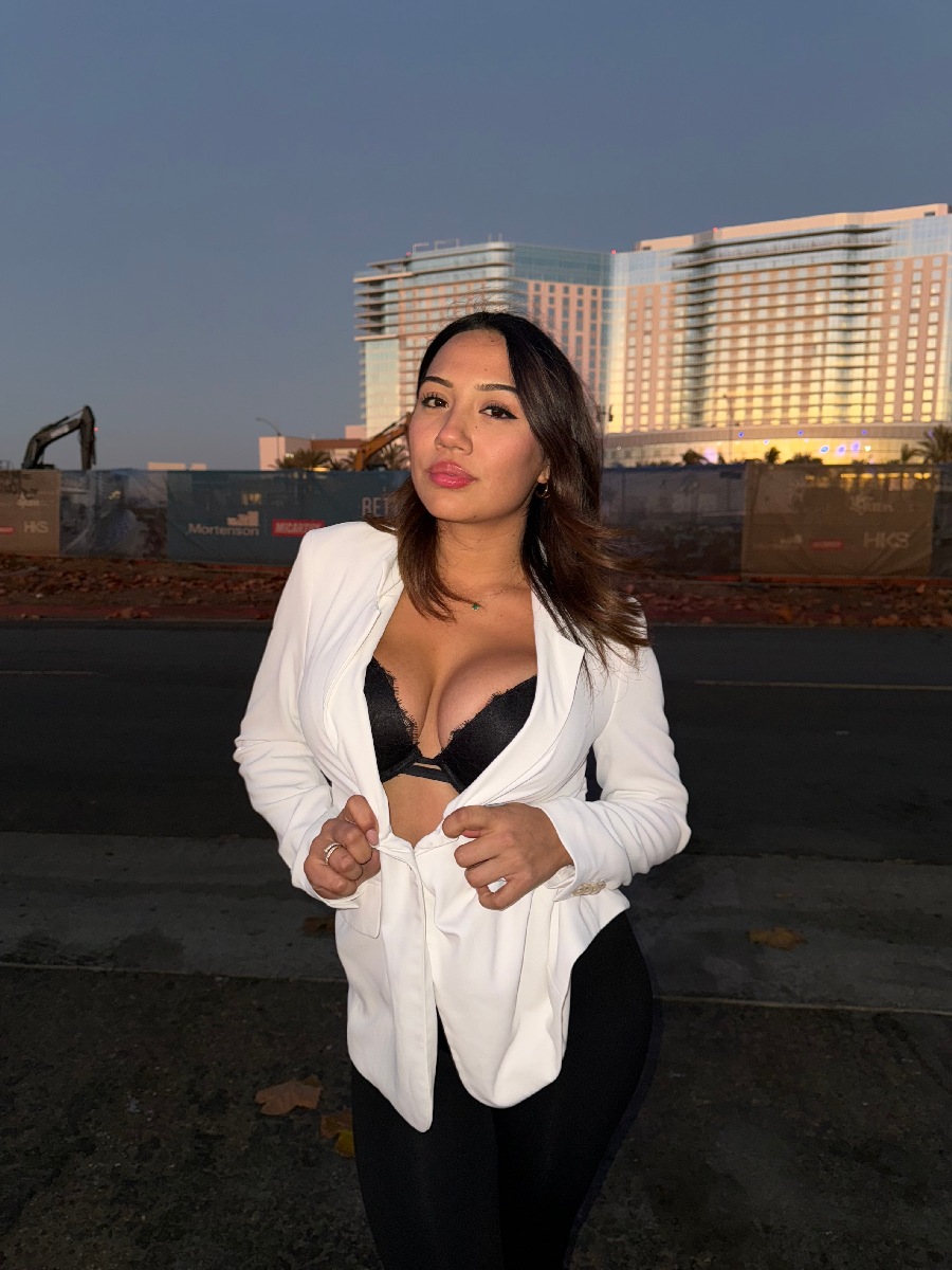 Take a pause and enjoy Ali Cruz — streaming from Ensenada