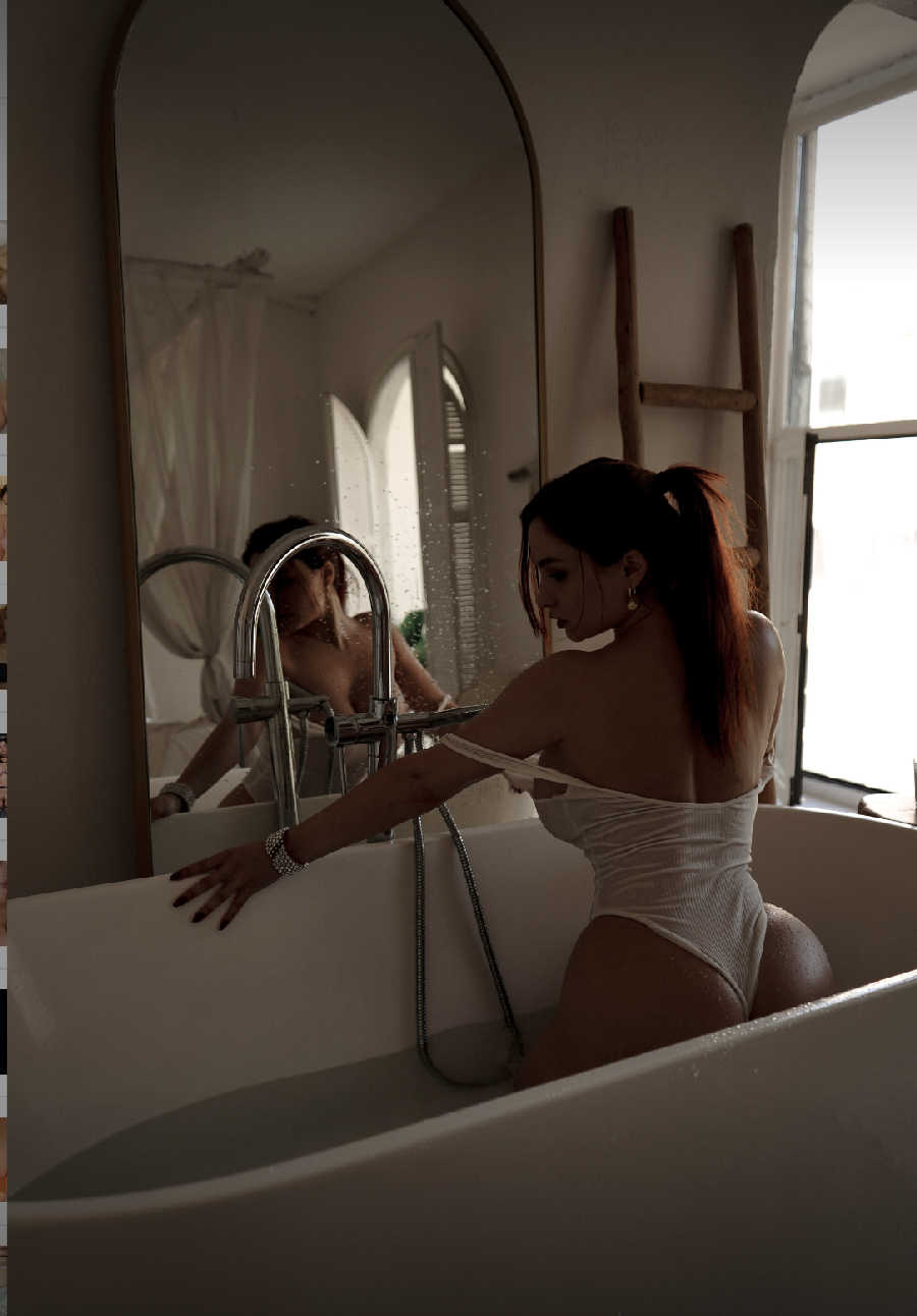 A playful frame from Miranda Faith nude — online in Ensenada