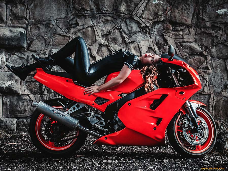 Beautiful girl Beautiful girls and motorcycles in Ensenada