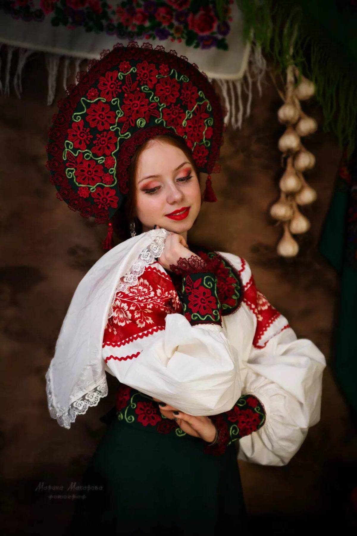 Women in Slavic costumes underwear in Ensenada