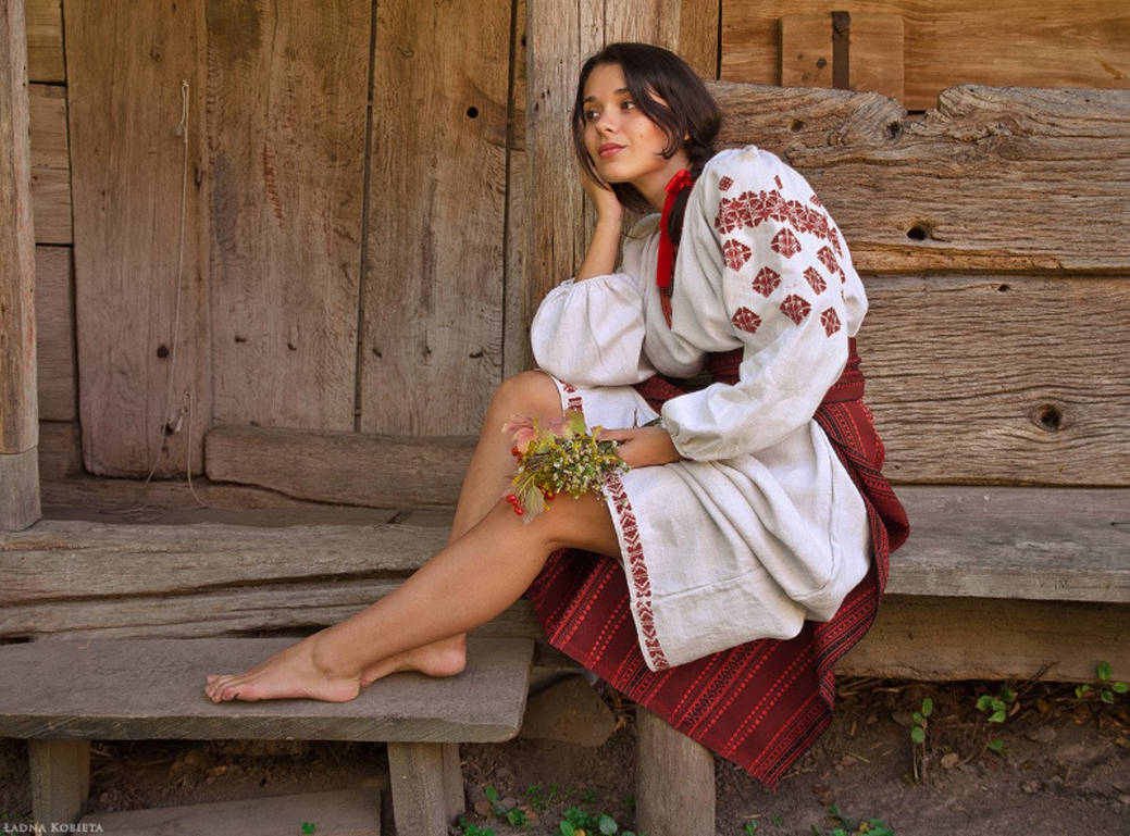 Women in Slavic costumes in Ensenada