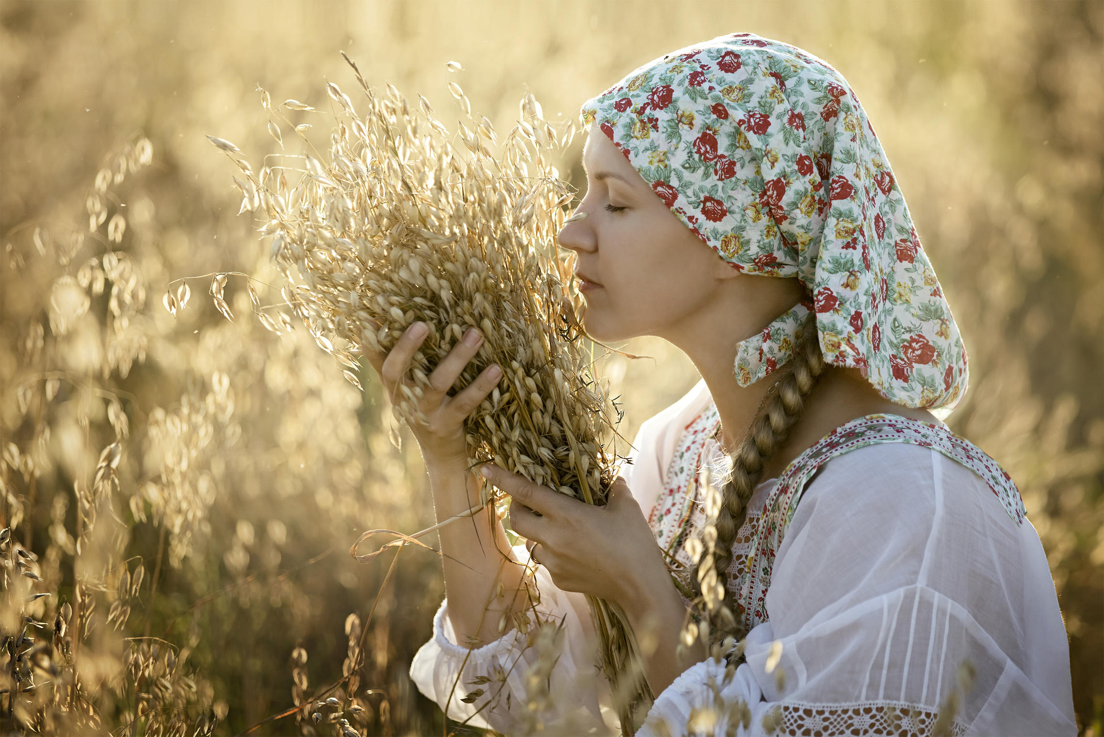 Photo Women in Slavic costumes in Ensenada
