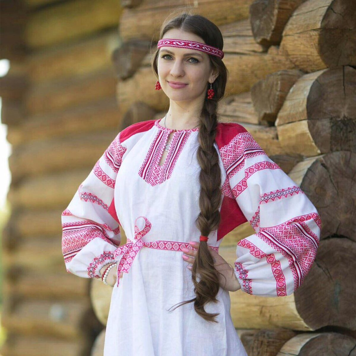 Girls in Slavic costumes in Ensenada