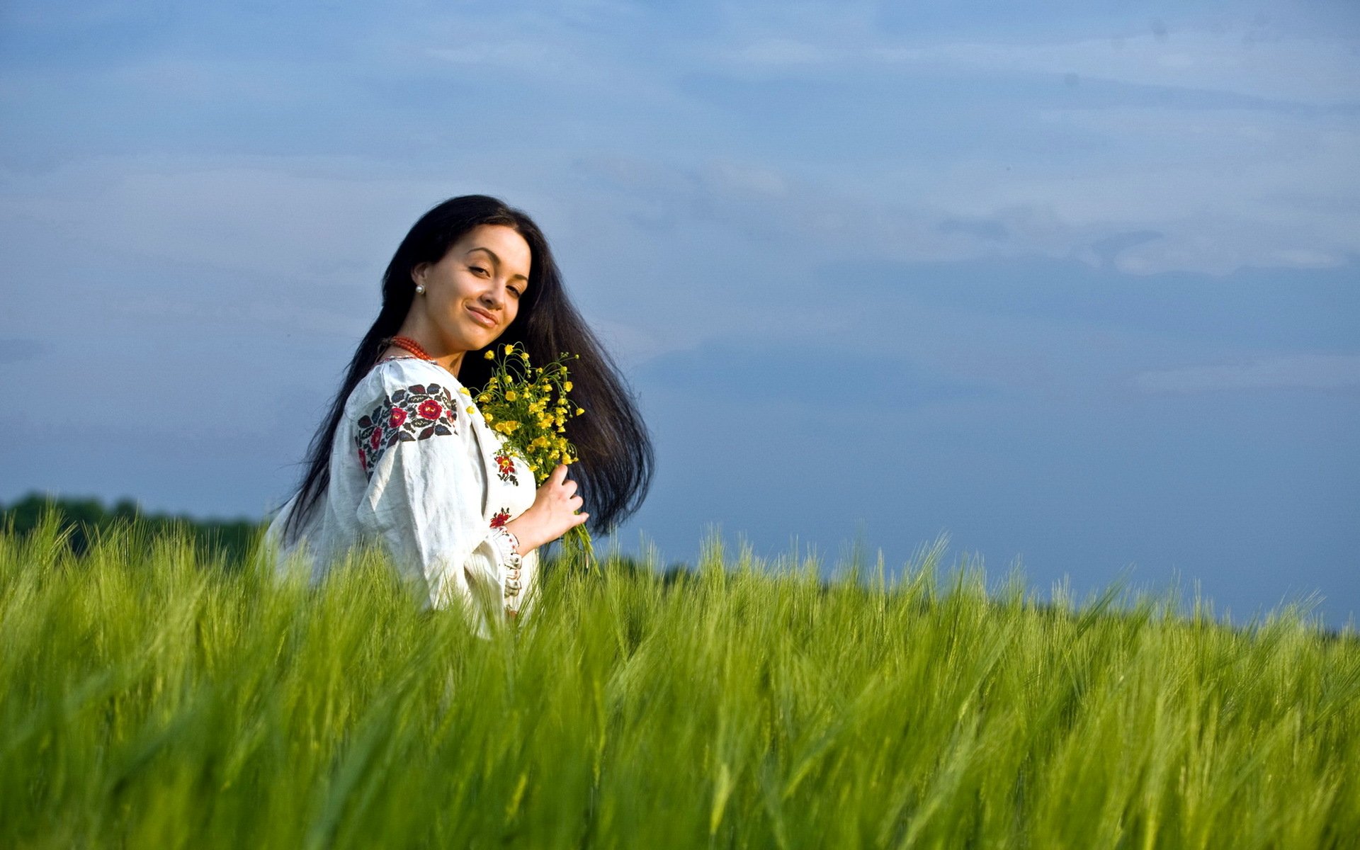 Girls in Slavic costumes in Ensenada