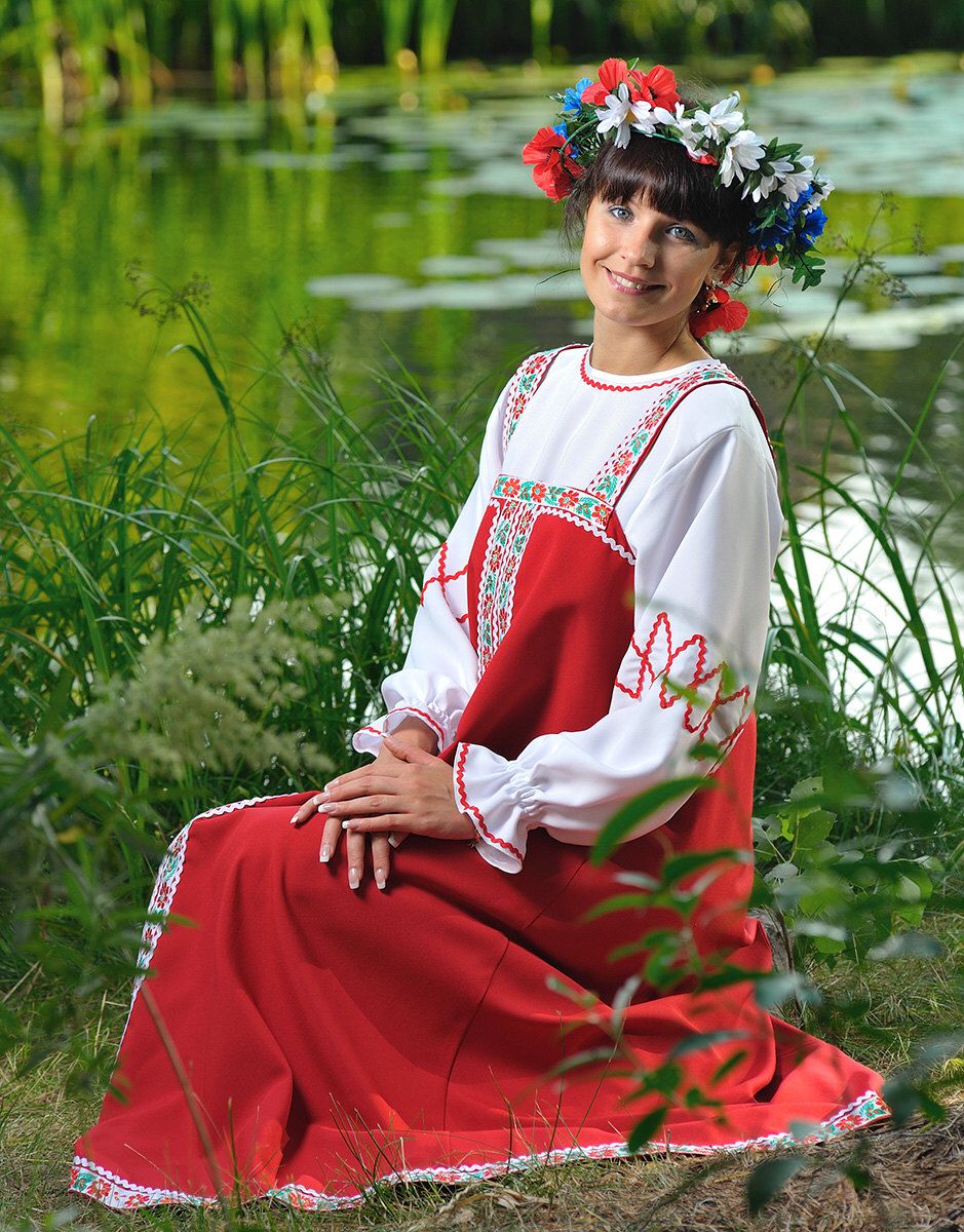 Beautiful girl Girls in Slavic costumes in Ensenada